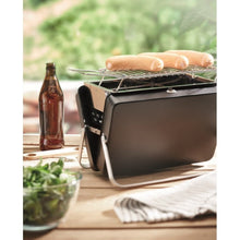 Carica l&#39;immagine nel visualizzatore di Gallery, BBQ TO GO - Nero - TEMPO LIBERO - Midocean - Barbecue Portatile E Supporto Mo6358, Bbq Sets, Leisure