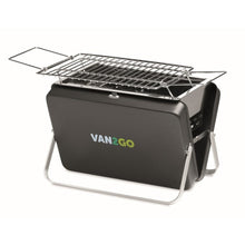 Carica l&#39;immagine nel visualizzatore di Gallery, BBQ TO GO - Nero - TEMPO LIBERO - Midocean - Barbecue Portatile E Supporto Mo6358, Bbq Sets, Leisure