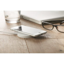 Carica l&#39;immagine nel visualizzatore di Gallery, FLAKE CHARGER - bianco - UFFICIO - Midocean - Caricatore Wireless Mo9652, Office, Telephone / Accessor