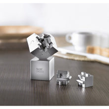Carica l&#39;immagine nel visualizzatore di Gallery, KUBZLE - Argento opaco - UFFICIO - Midocean - Desk Items, Office, Puzzle Magnetico 3d 8 Pezzi Ar1810